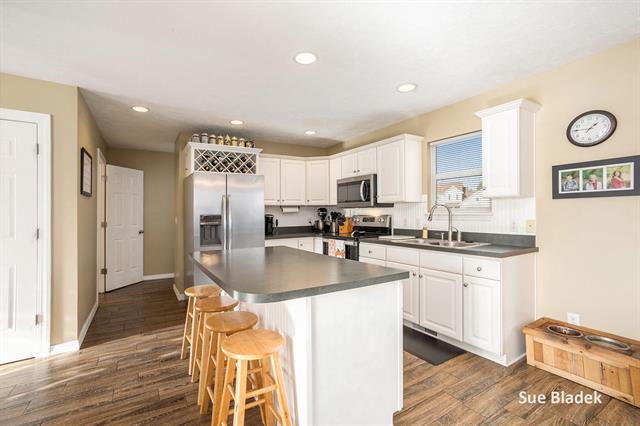 Builiding view twelve for 8641 Suntree, Zeeland, MI. 49464