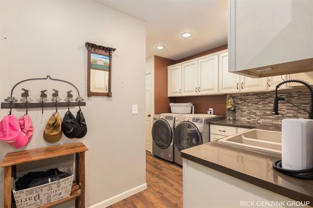 Builiding view fifteen for 1154 Springwood, Grand Rapids, MI. 49508