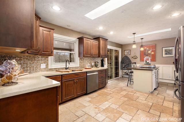 Builiding view thirteen for 1154 Springwood, Grand Rapids, MI. 49508