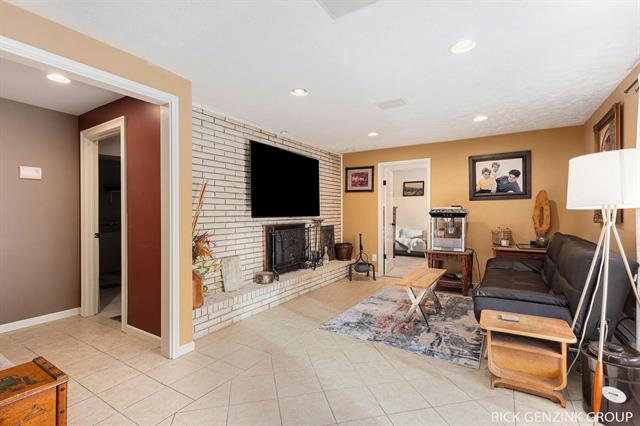 Builiding view thirty three for 1154 Springwood, Grand Rapids, MI. 49508