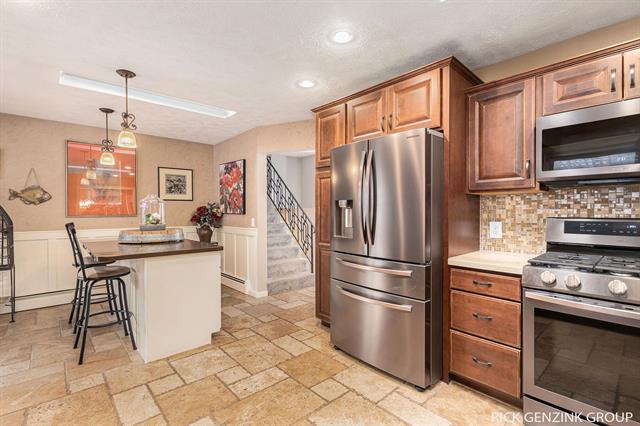 Builiding view twelve for 1154 Springwood, Grand Rapids, MI. 49508