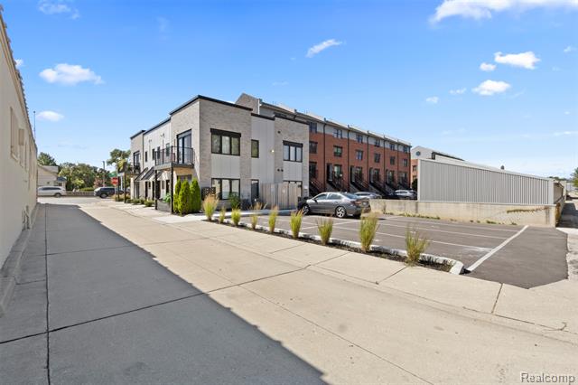 Builiding view one for 105 Laurel, Royal Oak, MI. 48067