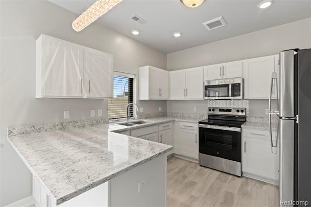 Builiding view seven for 105 Laurel, Royal Oak, MI. 48067