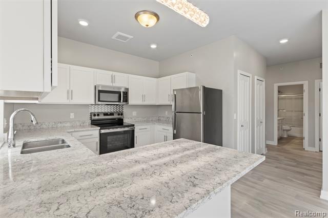 Builiding view six for 105 Laurel, Royal Oak, MI. 48067