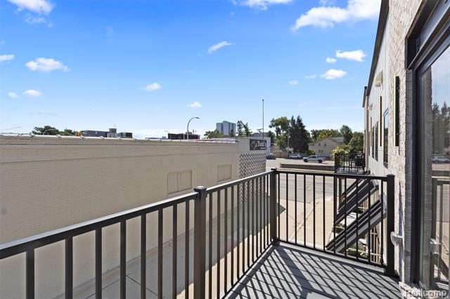 Builiding view sixteen for 105 Laurel, Royal Oak, MI. 48067