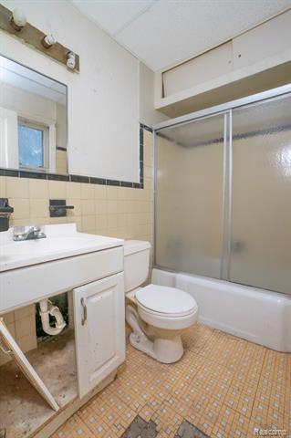 Builiding view eleven for 20161 Yonka, Detroit, MI. 48234