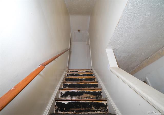 Builiding view fifteen for 20161 Yonka, Detroit, MI. 48234