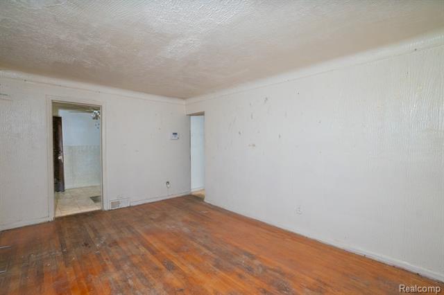 Builiding view five for 20161 Yonka, Detroit, MI. 48234