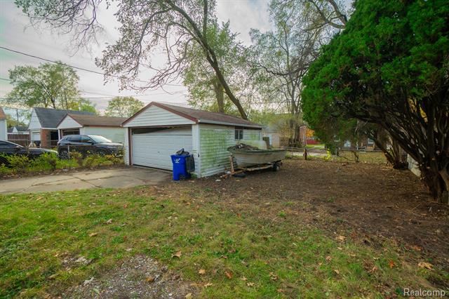 Builiding view twenty four for 20161 Yonka, Detroit, MI. 48234