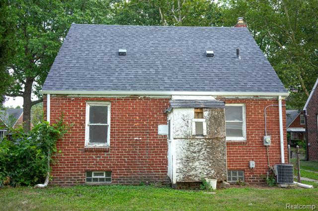 Builiding view twenty six for 20161 Yonka, Detroit, MI. 48234