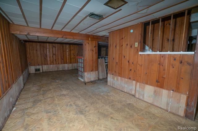 Builiding view twenty two for 20161 Yonka, Detroit, MI. 48234