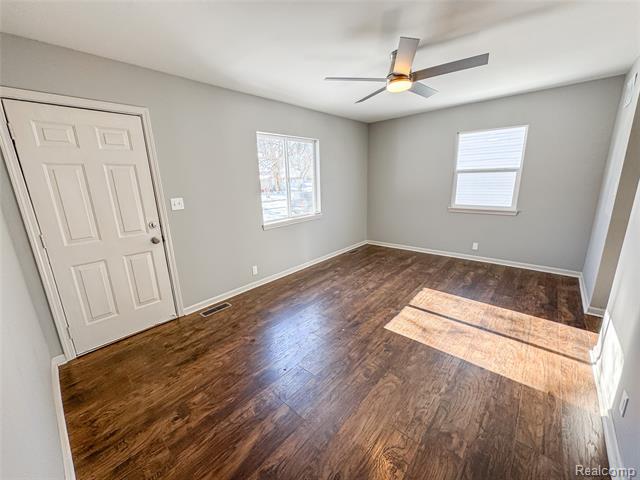 Builiding view one for 621 Lochhead, Flint, MI. 48507