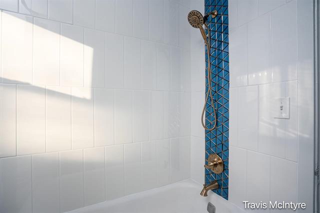 Builiding view fifteen for 2053 Paris, Grand Rapids, MI. 49507