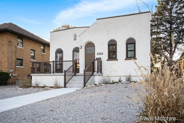 Builiding view one for 2053 Paris, Grand Rapids, MI. 49507