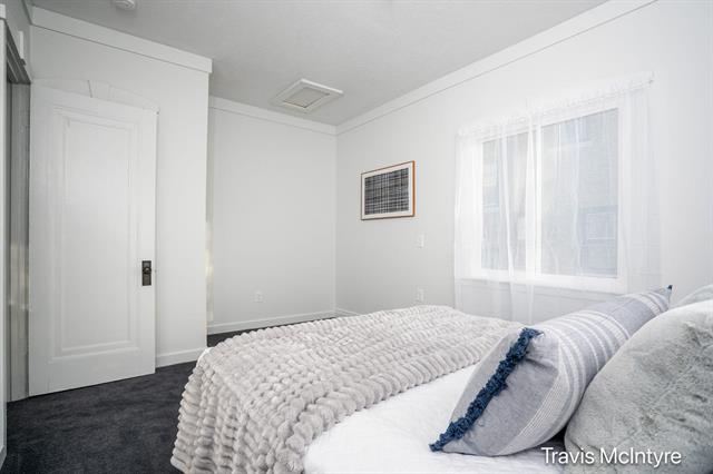 Builiding view seventeen for 2053 Paris, Grand Rapids, MI. 49507