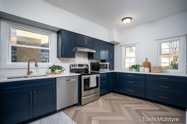 Builiding view ten for 2053 Paris, Grand Rapids, MI. 49507