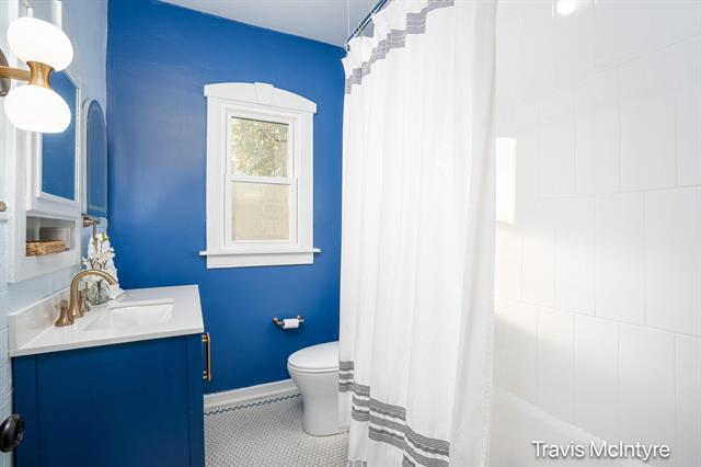 Builiding view thirteen for 2053 Paris, Grand Rapids, MI. 49507