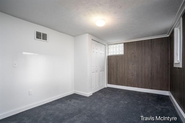 Builiding view twenty one for 2053 Paris, Grand Rapids, MI. 49507