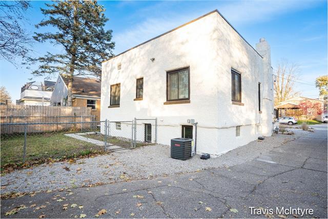 Builiding view twenty three for 2053 Paris, Grand Rapids, MI. 49507