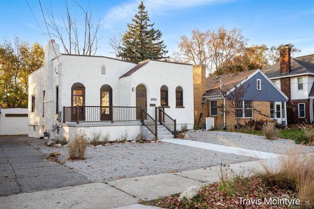 Builiding view two for 2053 Paris, Grand Rapids, MI. 49507