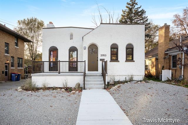 front view for 2053 Paris Avenue Se, Grand Rapids, Mi. 49507
