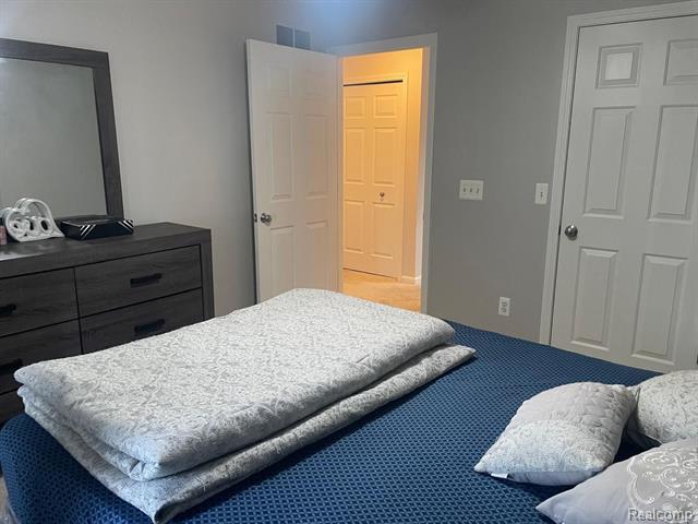 Builiding view fifteen for 22264 Abbey, Dearborn, MI. 48124