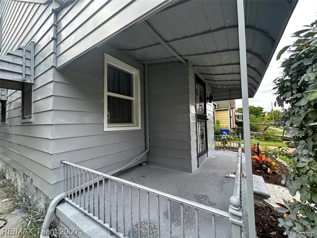 Builiding view four for 9961 Rutland, Detroit, MI. 48227