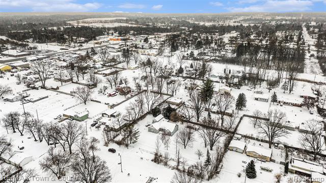 Builiding view twenty seven for 1101 Nutana, Mount Morris, MI. 48458