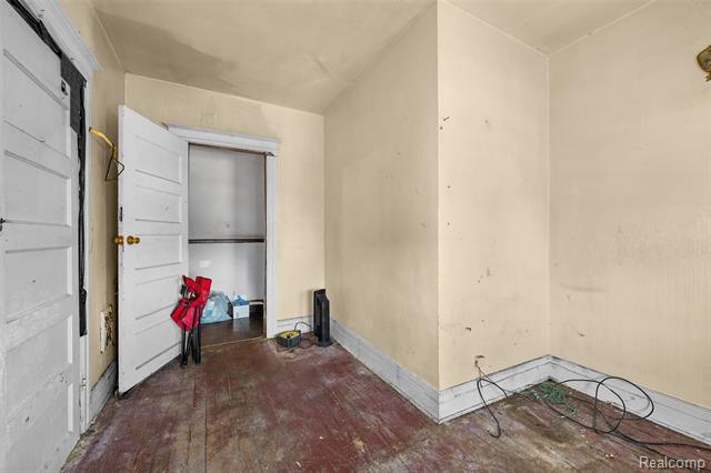 Builiding view eighteen for 2445 Concord, Detroit, MI. 48207