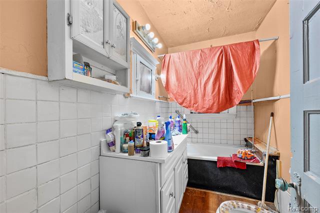 Builiding view thirteen for 2445 Concord, Detroit, MI. 48207