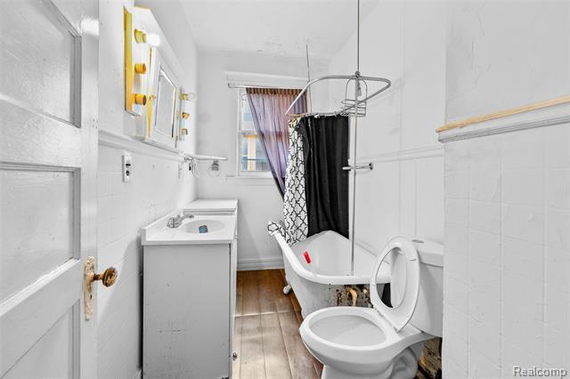 Builiding view twenty four for 2445 Concord, Detroit, MI. 48207