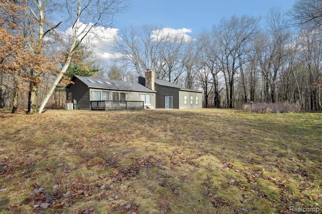 Builiding view nineteen for 8270 Mcclements, Brighton, MI. 48114