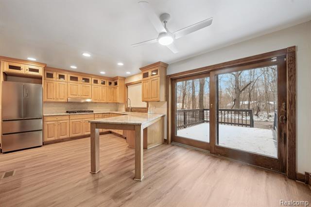 Builiding view six for 8270 Mcclements, Brighton, MI. 48114