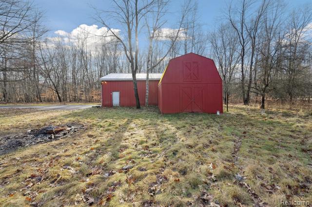 Builiding view twenty one for 8270 Mcclements, Brighton, MI. 48114