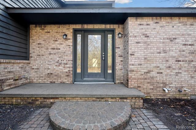 Builiding view two for 8270 Mcclements, Brighton, MI. 48114