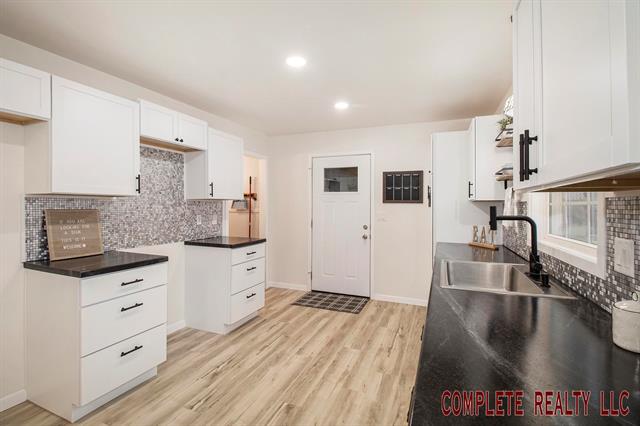 Builiding view fifteen for 6096 Gale, Davison, MI. 48423