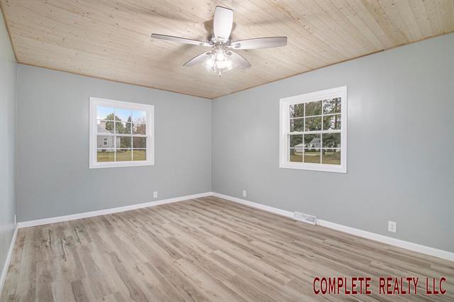 Builiding view nineteen for 6096 Gale, Davison, MI. 48423