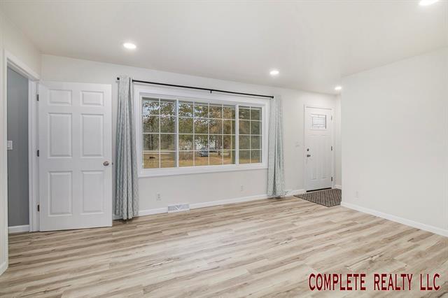 Builiding view ten for 6096 Gale, Davison, MI. 48423