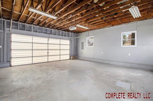 Builiding view thirty for 6096 Gale, Davison, MI. 48423