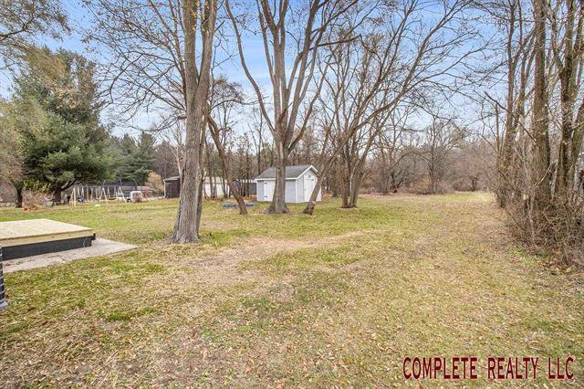 Builiding view three for 6096 Gale, Davison, MI. 48423