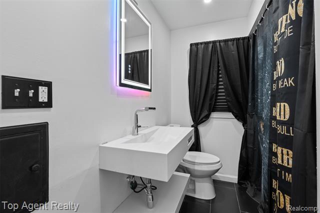 Builiding view eight for 19780 Oakfield, Detroit, MI. 48235