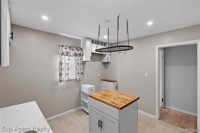 Builiding view eleven for 19780 Oakfield, Detroit, MI. 48235