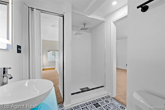 Builiding view seventeen for 19780 Oakfield, Detroit, MI. 48235