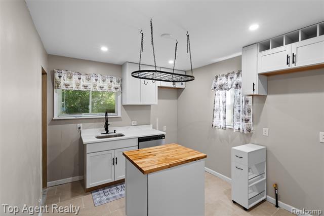 Builiding view thirteen for 19780 Oakfield, Detroit, MI. 48235