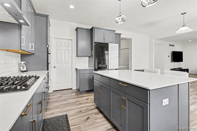 Builiding view seven for 58648 Losino, South Lyon, MI. 48178