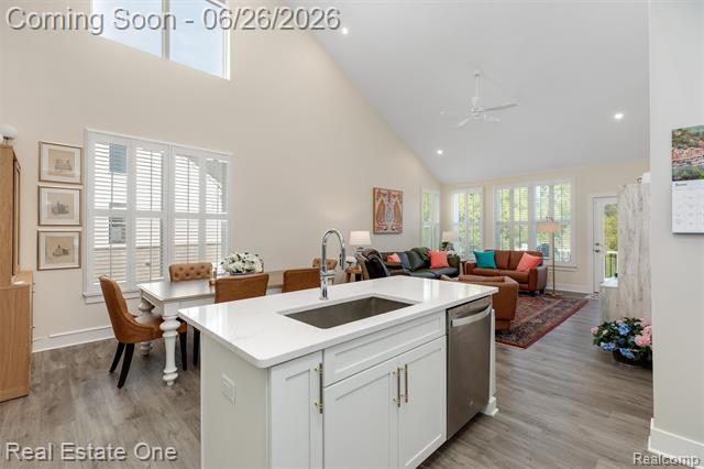 Builiding view ten for 5318 Trail Vista, West Bloomfield, MI. 48323