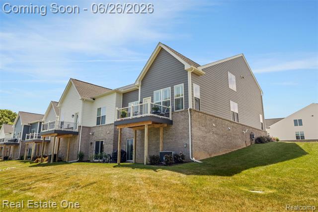 Builiding view thirty for 5318 Trail Vista, West Bloomfield, MI. 48323