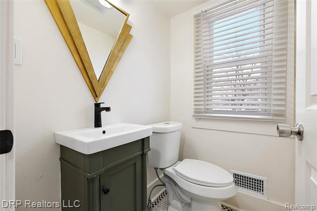 Builiding view fourteen for 14974 Cheyenne, Detroit, MI. 48227