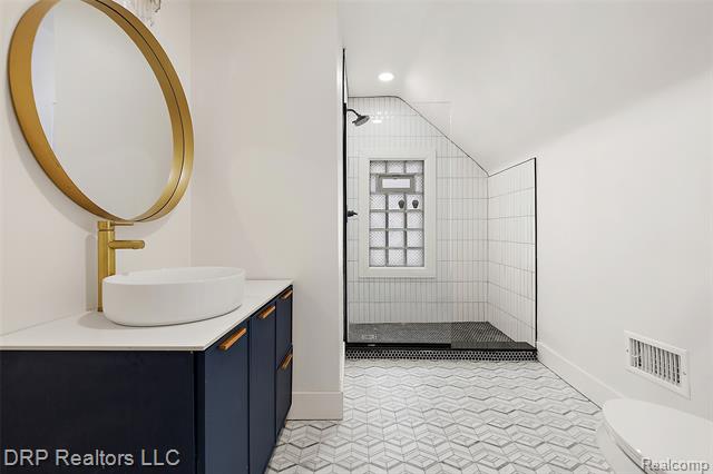 Builiding view seventeen for 14974 Cheyenne, Detroit, MI. 48227