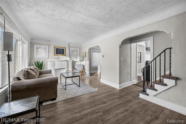 Builiding view five for 16154 Cheyenne, Detroit, MI. 48235